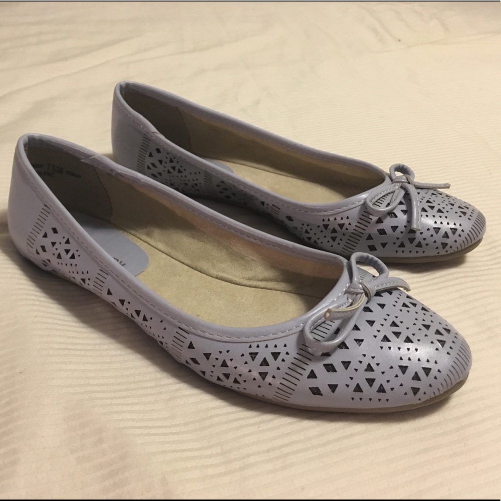 EUC Feminine Lavender Flats